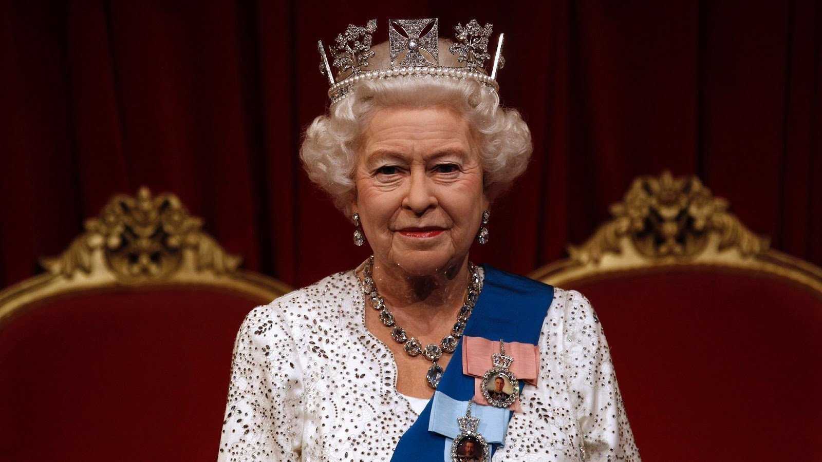 Потому что королева. Королева Великобритании еслизовета2. Елизавете 2 Королеве Англии.