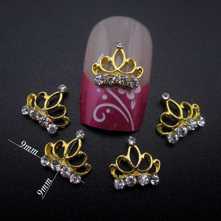 Маникюр с короной на ногте - модные дизайны