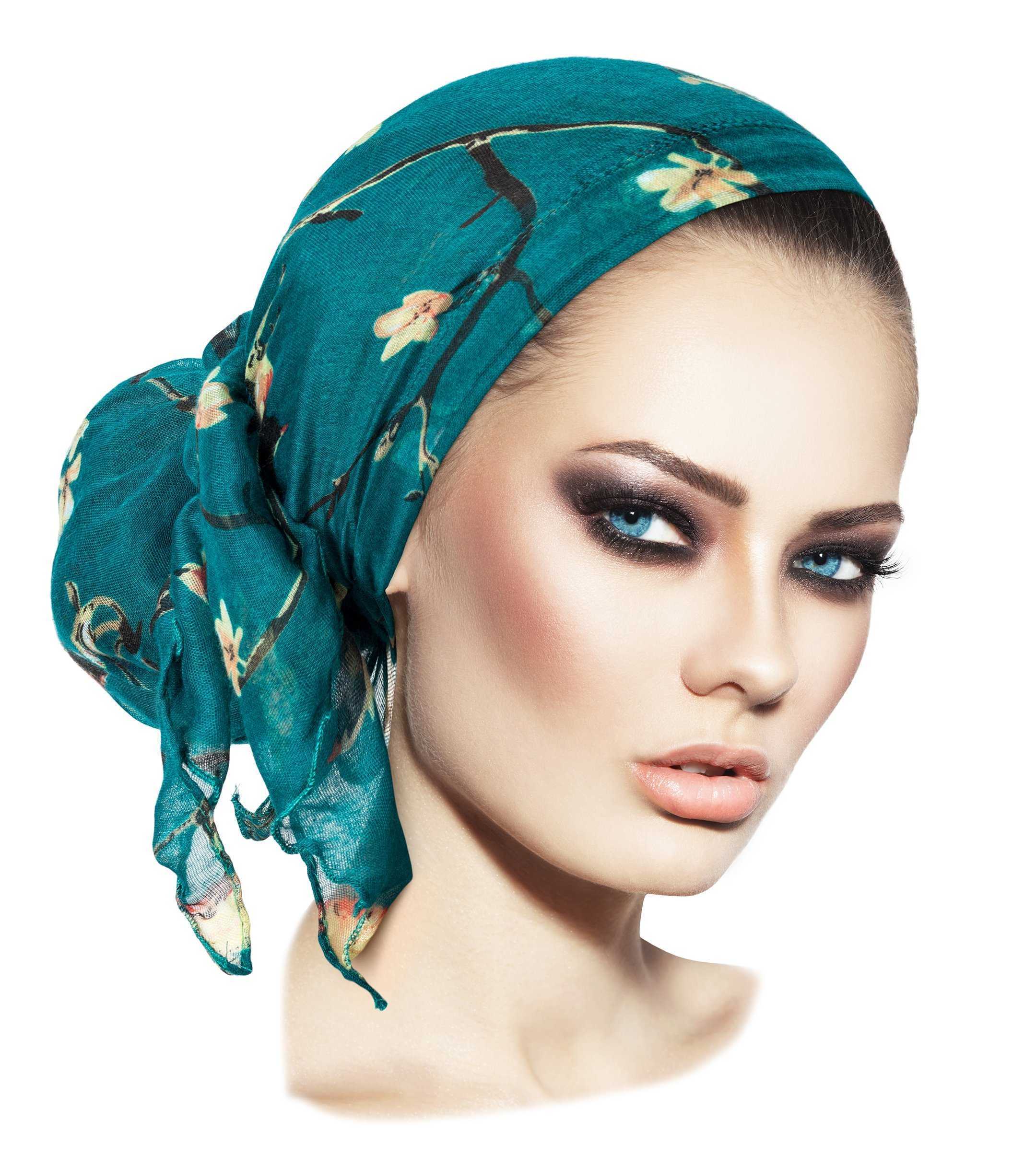 Красиво повязанный платок на голове
