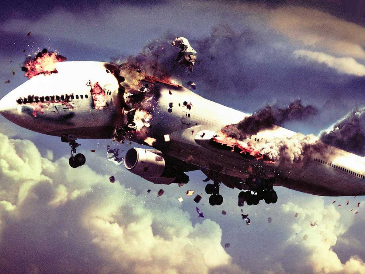 Самолёт взорвался в воздухе.