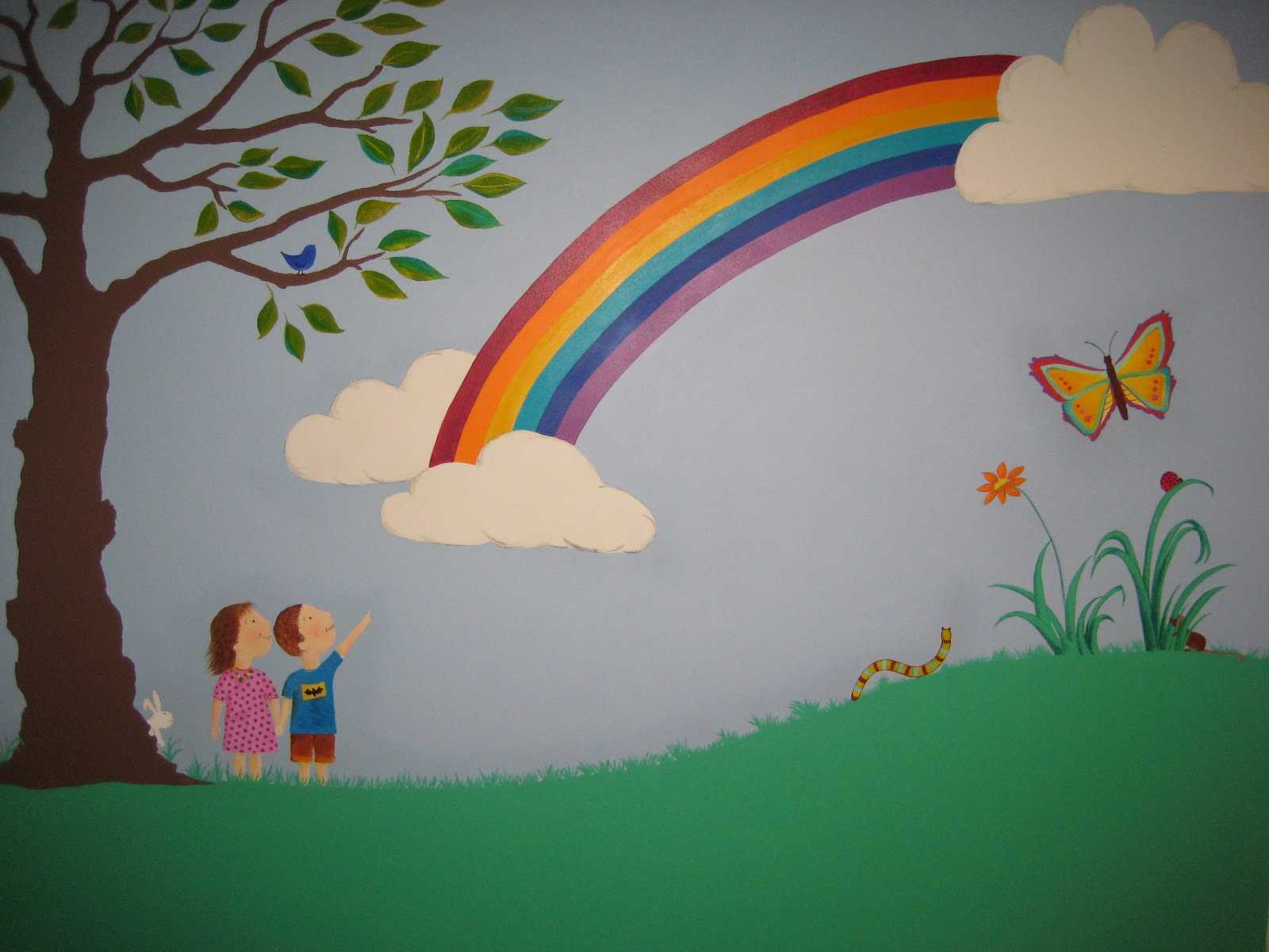 Радуга на стене в детском саду