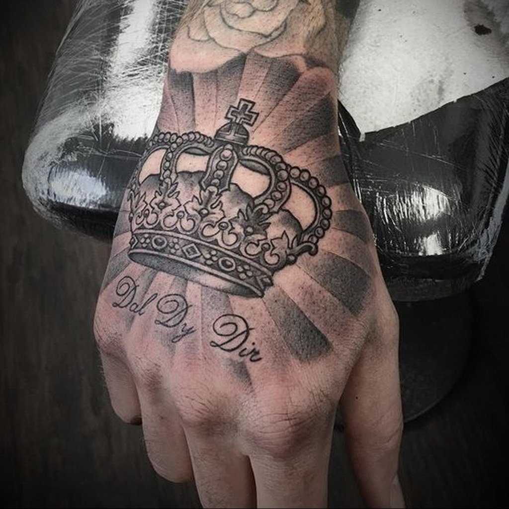 Тату корона. фото татуировок у девушек и мужчин