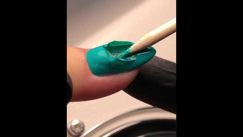 Почему лак пузырится на ногтях после нанесения и высыхания, как избежать