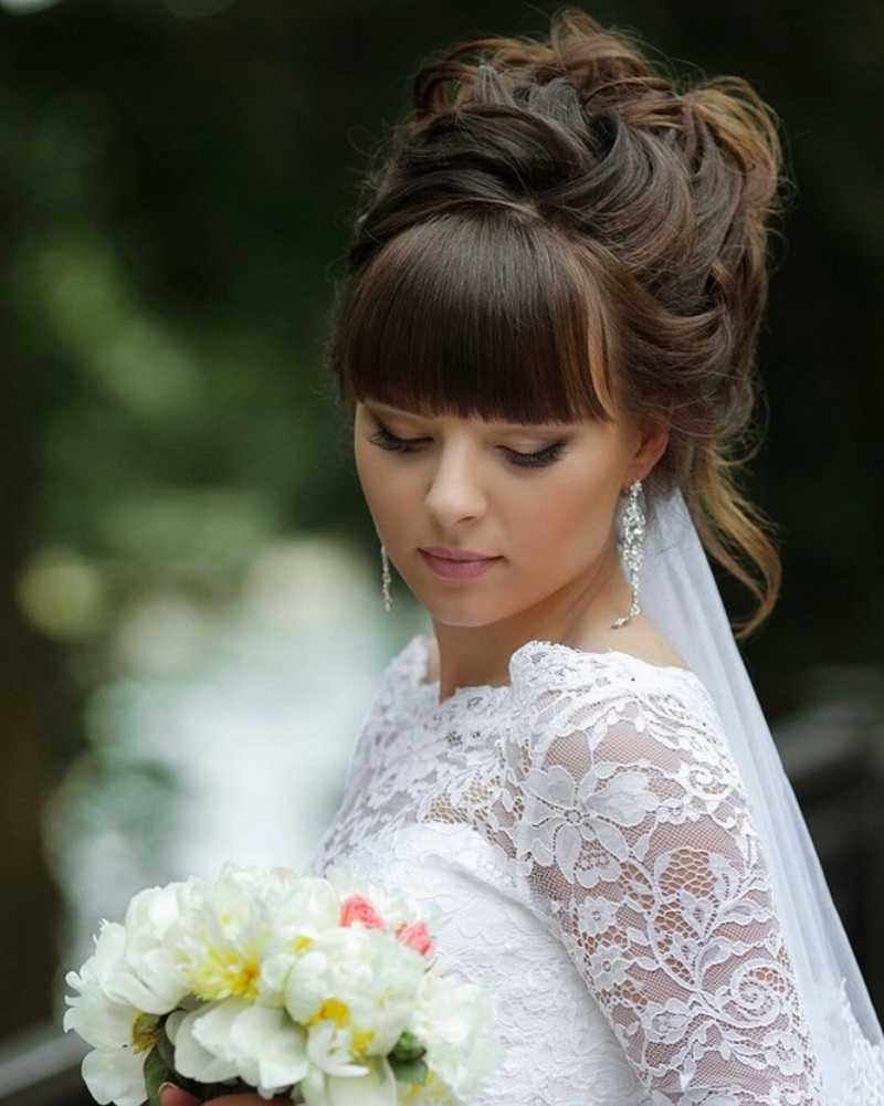 Свадебные причёски на средние волосы с фатой с челкой
